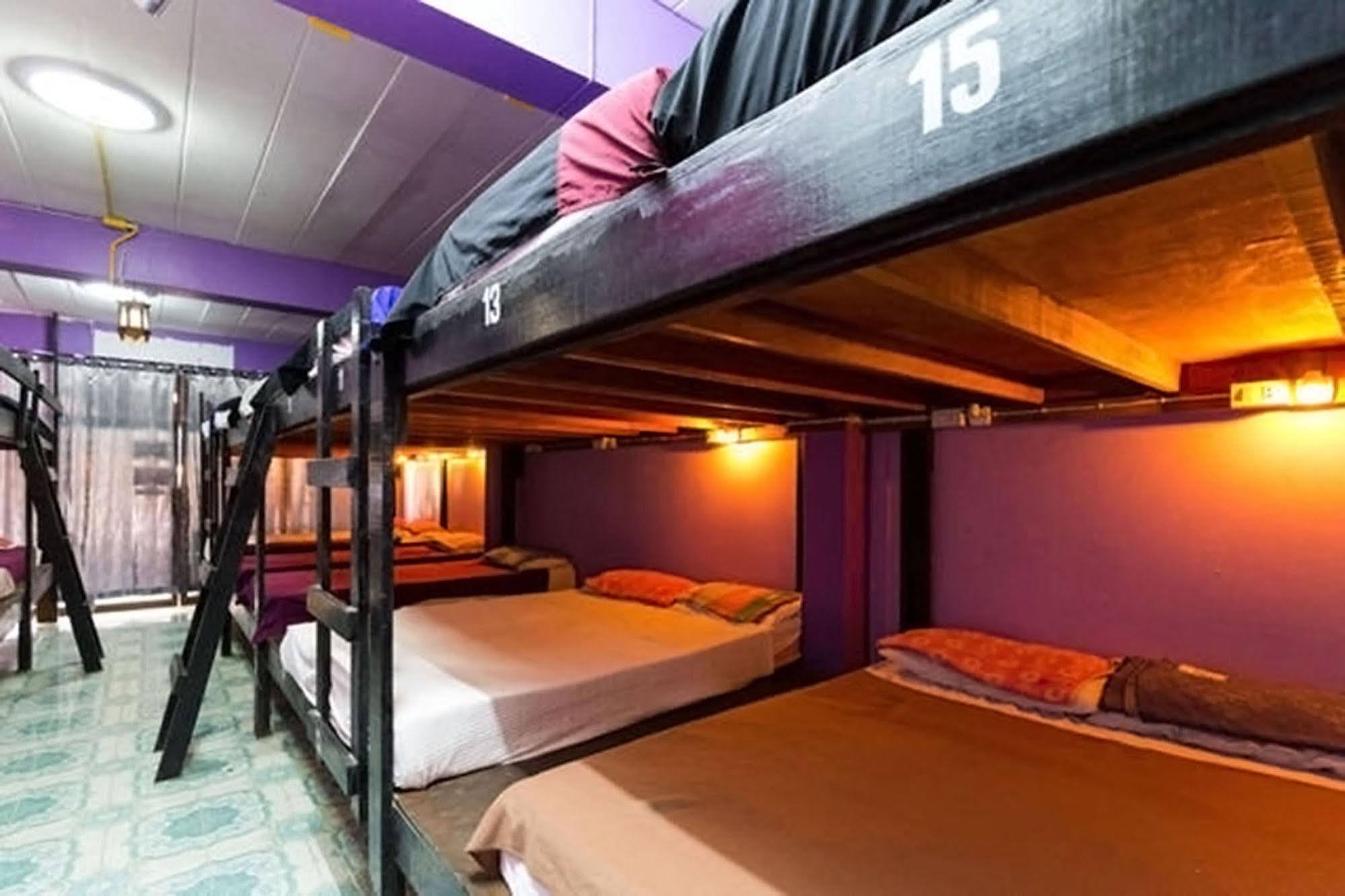 Wild & Wandering Backpacker Hostel & Bar Hatrin Kültér fotó